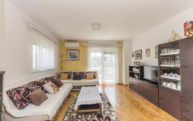 Apartment Lola