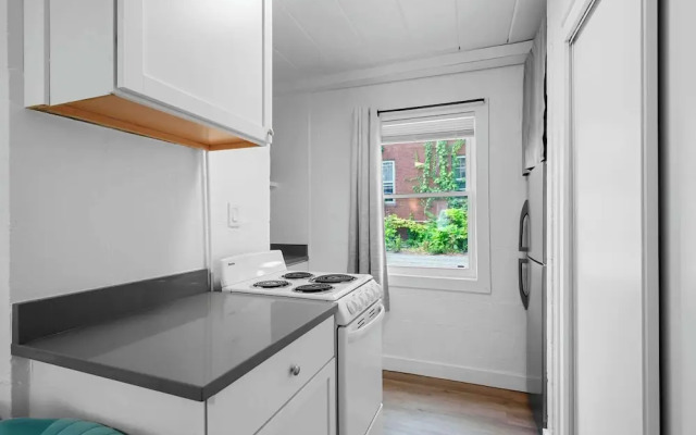 Chic City Retreat 93A Sleeps 2