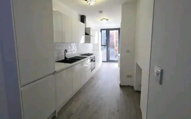 Impeccable 2-bed Apartment in London