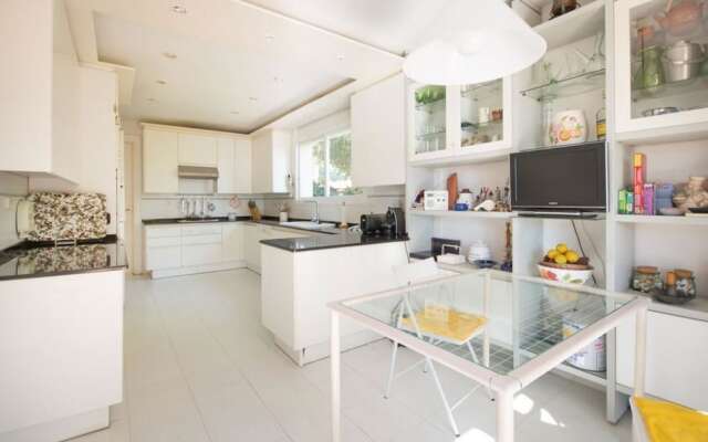 Villa Cossis Beach TVL 32