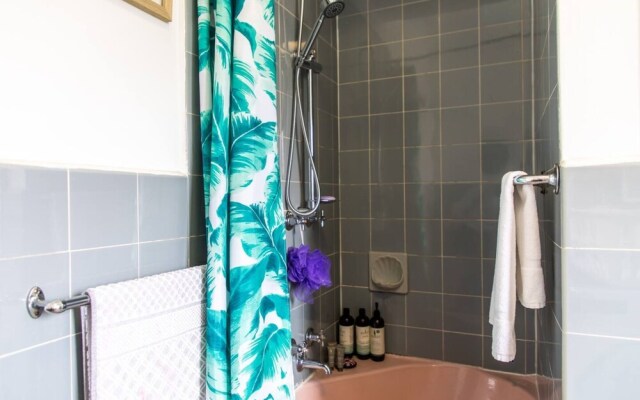 Retro 1 Bedroom Apartment In Melbourne's Hawthorn