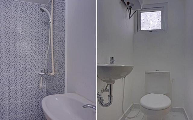 OYO 90120 Bolang Room