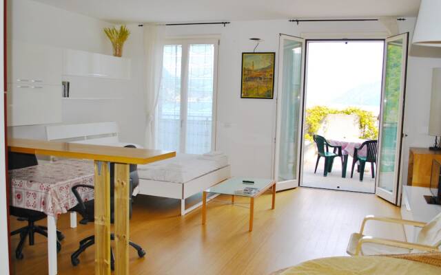 Silver Lake Residence