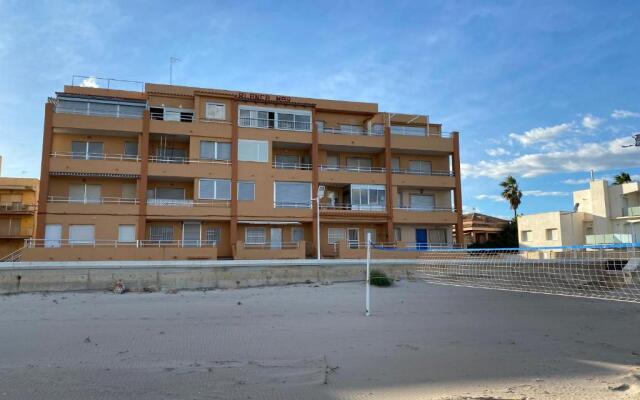 Beachfront and Bright Apartment