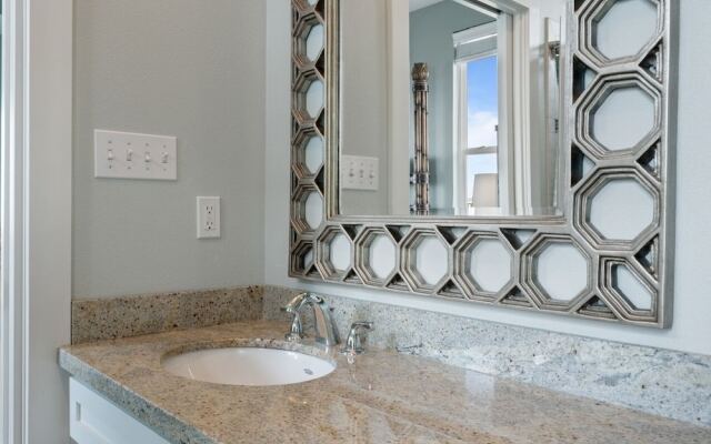 #justawavin' 3 Bedroom Home by RedAwning