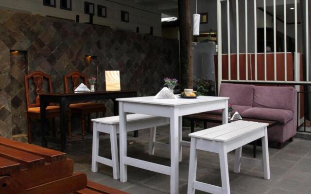 Rumah Asri Bed And Breakfast