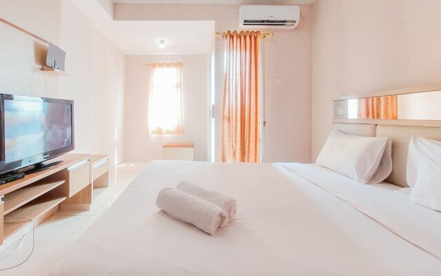 Cozy And Nice Studio At Great Western Apartment