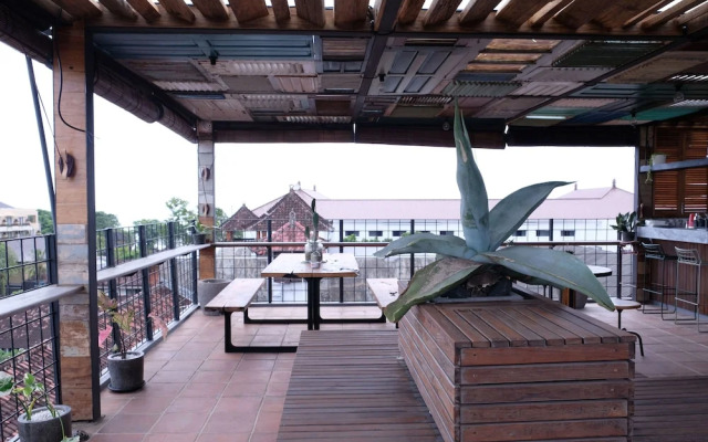 H-Ostel - Adults Only