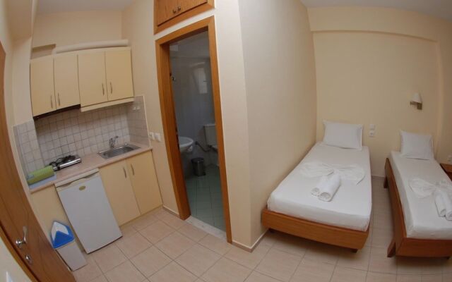 Nikos Hotel and Apartments