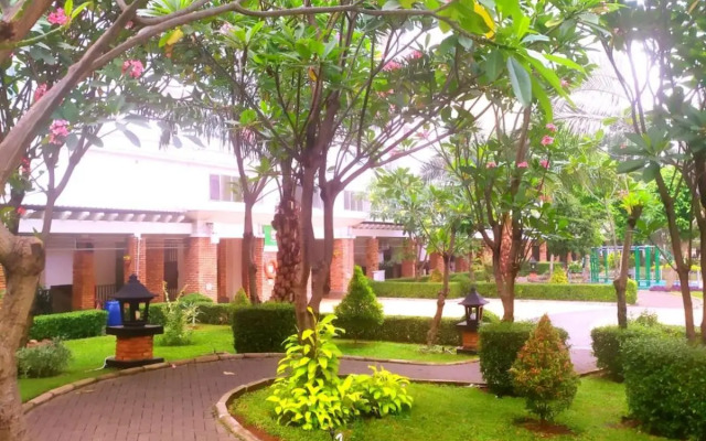 Tiny studio with pool, jogging track, gym and Mall