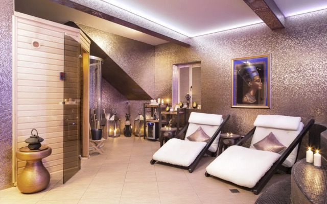 Royal Court Hotel