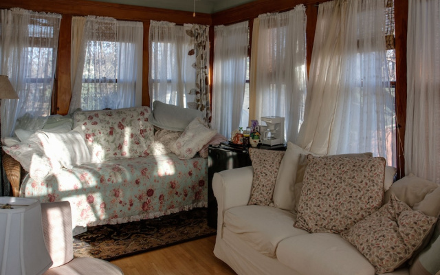 Como Lake Bed and Breakfast.