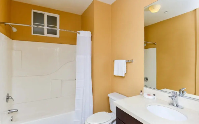 Pelicanstay in Downtown San Diego