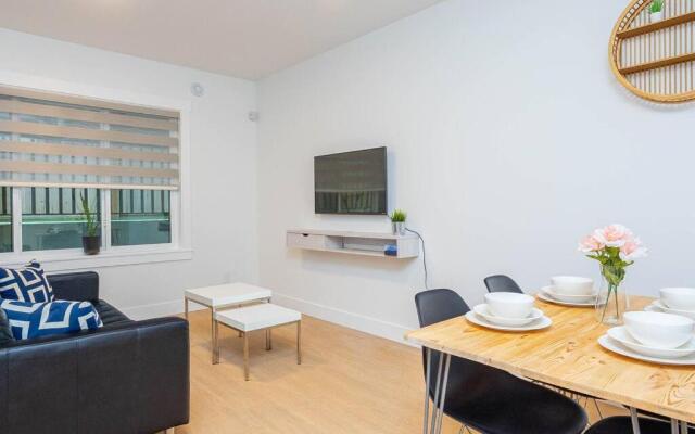 Private bright 2 bedroom south facing walkout apt White Rock