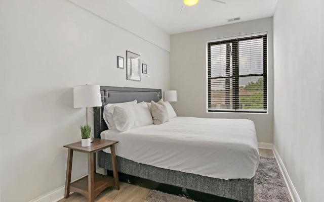 3BR Apt in Logan Square near Highlights