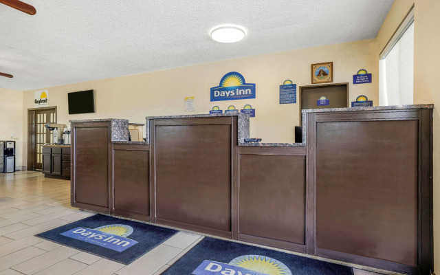 Days Inn by Wyndham Cortez