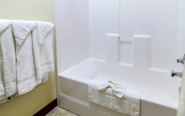 Holiday Inn Express Wichita North - Park City