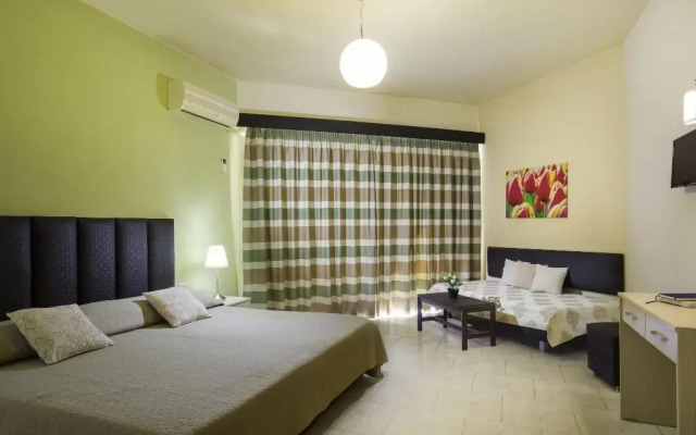 Lyristis Dinos Studios & Apartments