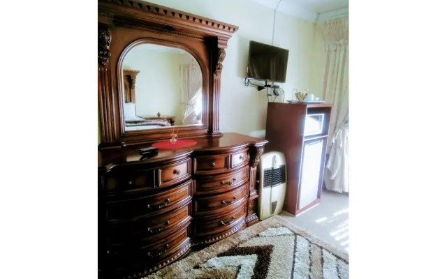 Lekoa Bed and Breakfast and Trading