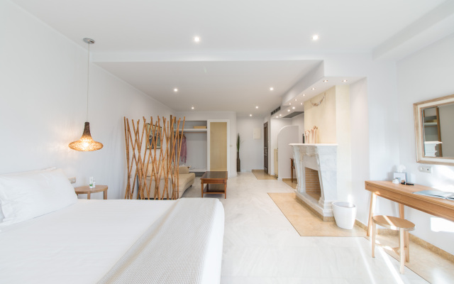 Finikas Hotel