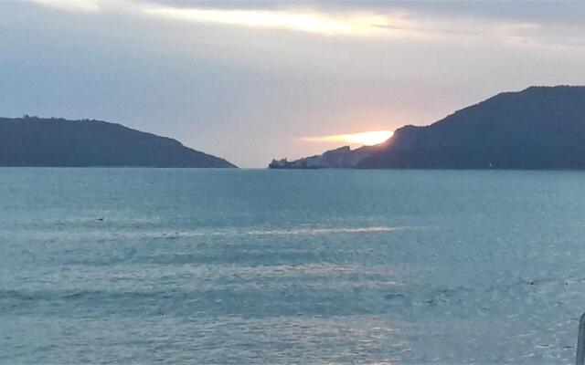 Aurora: Beach-5 Terre-trekking-excursions-relax