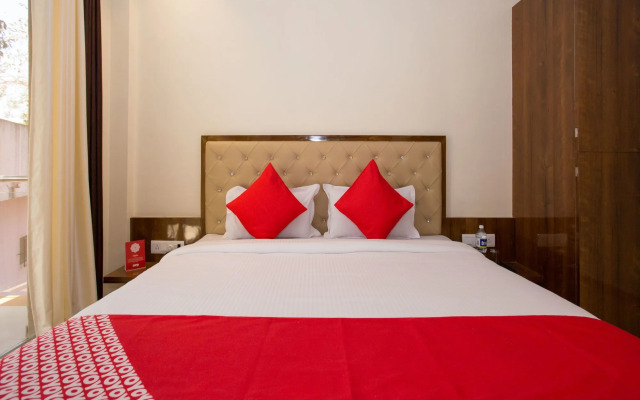 OYO 11483 Hotel Oakwood