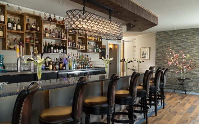 L'Auberge Provencale Inn & Restaurant