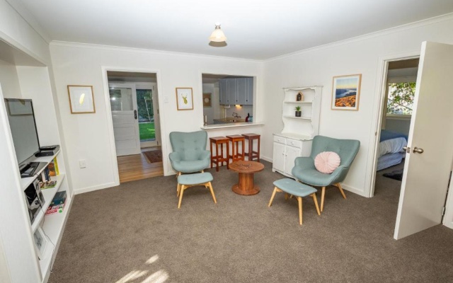 Hop, Skip and Jump to the Lake - Te Anau Holiday House – Guest Rooms – Te Anau