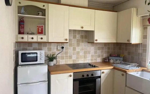 Seasideescape-2br-sleeps4-parking-petsok-fireplace