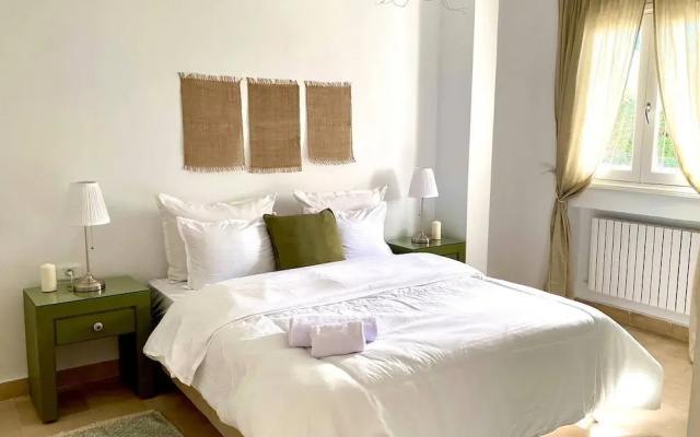 Charming Apartment With Panoramic Views in Historic Carthage