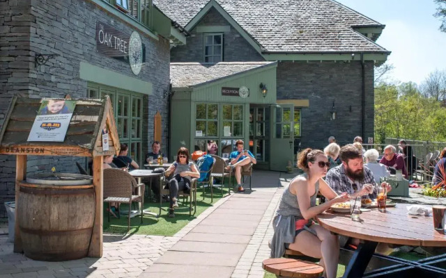 The Oak Tree Inn