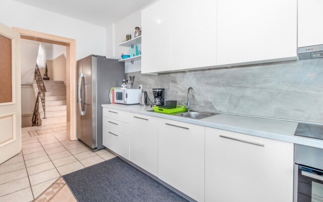 Nice Home in Dramalj With Wifi and 7 Bedrooms