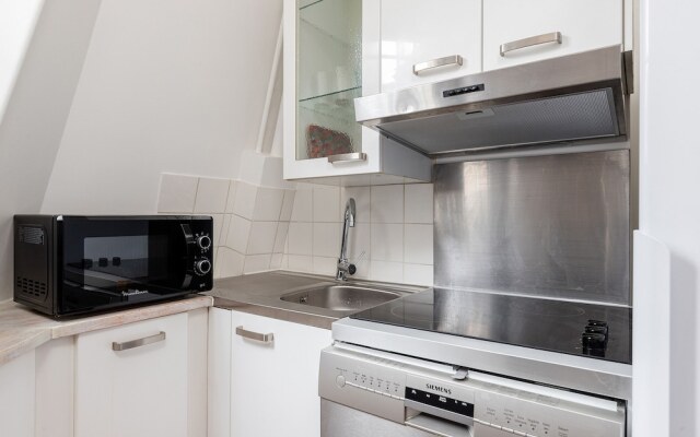 Eiffel Tower - Bir Hakeim Apartment