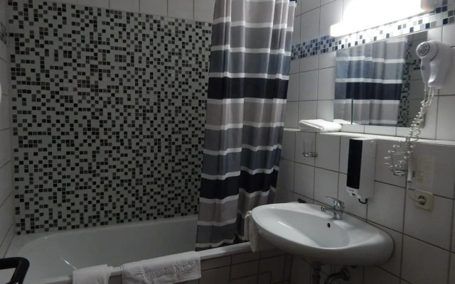 Bavaria Safari Hotel