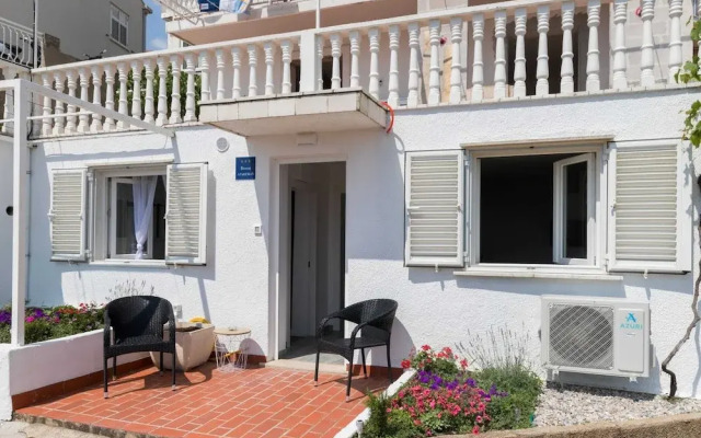 Apartment Semi - One Bedroom Apartment With Terrace and Sea View