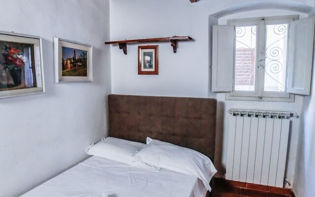 Traditional apt Close to The Duomo - private yard!