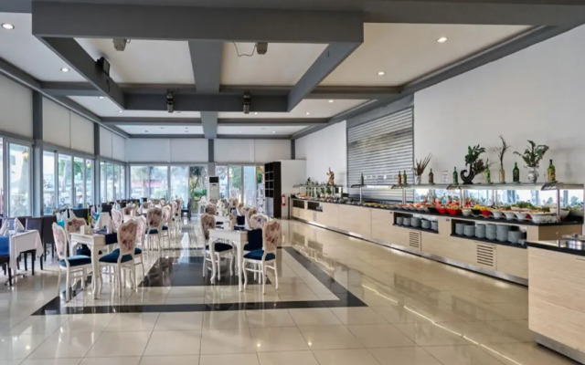 Clover Magic Altinkum Park Hotel