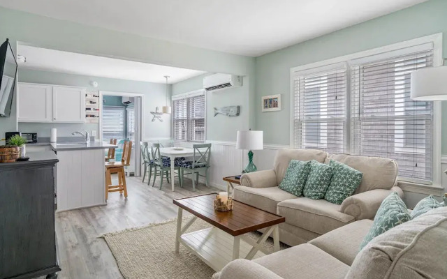 Coastal Condo Close to Beach & Entertainment