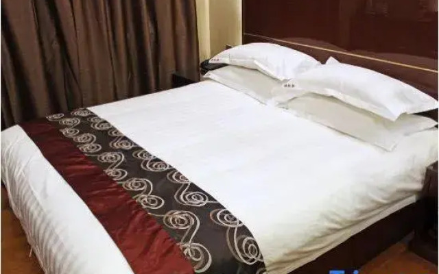 Ruiquanju Business Hotel (Qiqihar First Hospital Longsha Park Branch)
