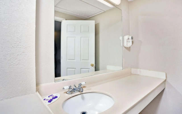 Knights Inn Sterling Heights