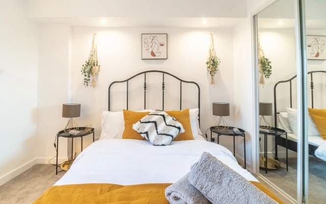 Luxury Riverview City Centre Apartment 2