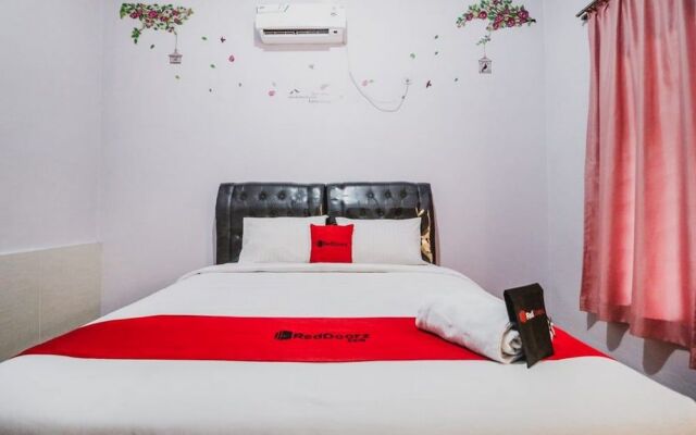 RedDoorz near Millennium ICT Center Medan