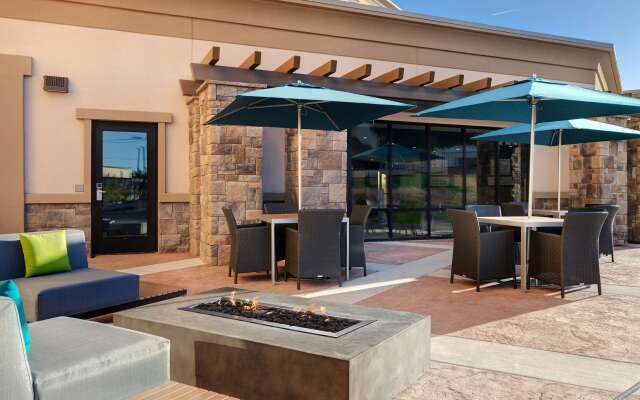 Hampton Inn & Suites Marina