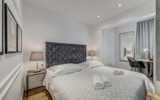 Romanca Deluxe Studio - City View