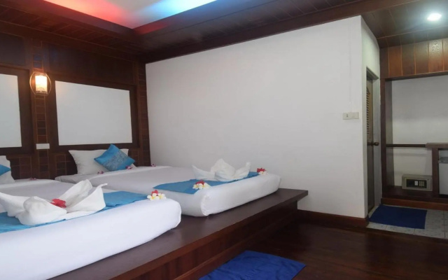 Lanta Long Beach Hostel