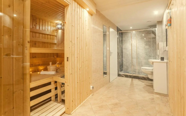 Wellness studio! Finnish sauna, Whirlpool, Gym & more!