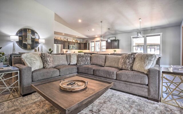 Northwest Sunriver Getaway w/ Community Amenities!