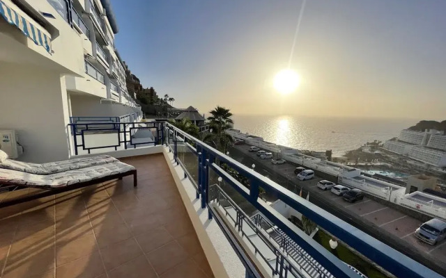 Sunny Modern Apartment - Sea View and Beach Access