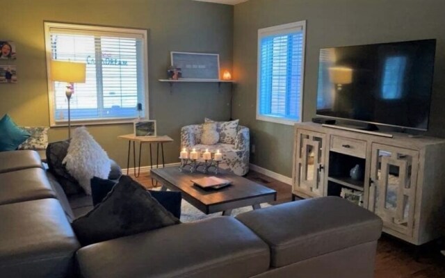 Prosecco Palazzo At Peachland 1 Bedroom Home by Redawning