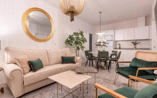 Apartamentos Puerta Elvira Suites 3000